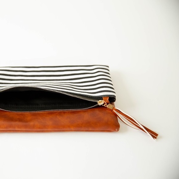 Casual Striped Fold Over Clutch Bag - Picture 3 of 5